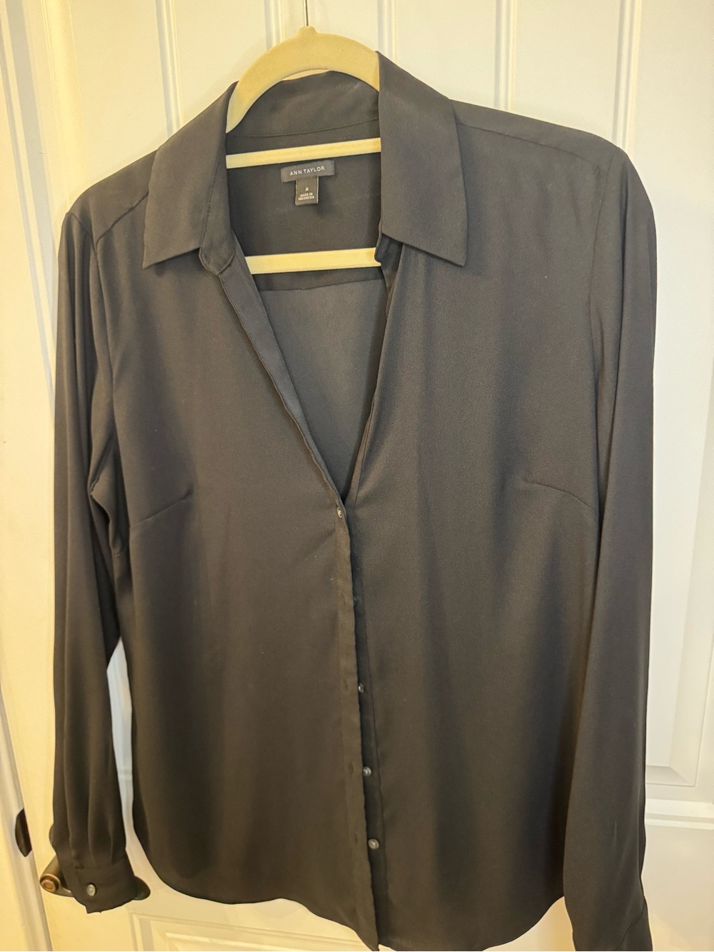 Women’s Ann Taylor Solid Black Button Down Blouse Size M - Picture 10 of 14